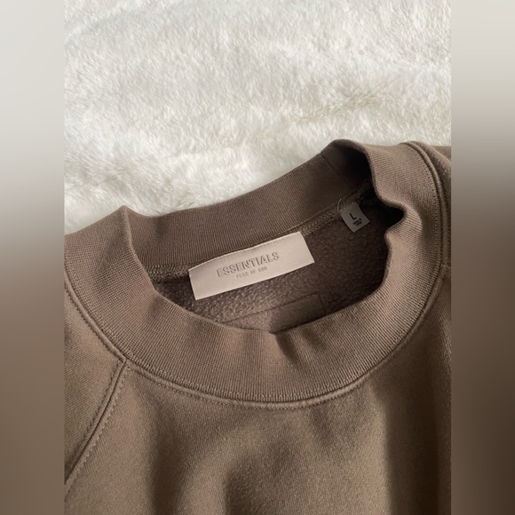 SOLD essentials crewneck - Picture 3 of 6